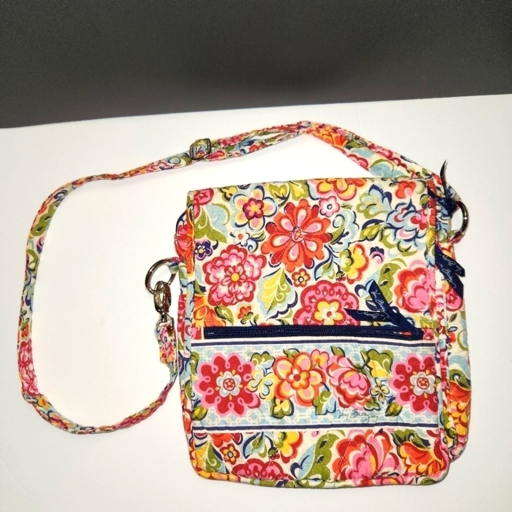 Vera Bradley Messenger Style Purse Bag. Floral